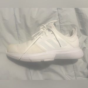 BRAND NEW NEVER WORN WHITE ADIDAS SNEAKERS!!!!!! Size 7!!!!